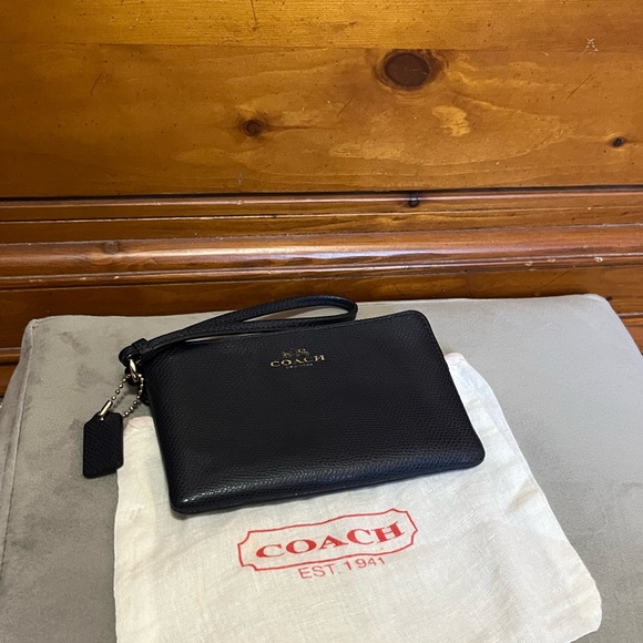 Coach Wristlet-Pebbled Leather –Dark Plum/Navy –EUC –Authentic Dust Bag Included - Picture 2 of 8